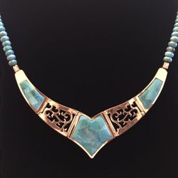 Beautiful Turquoise & Gold colored necklace