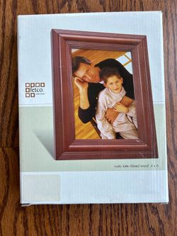 Fetco home decor, rustic latte ribbed wood 4 x 6 frame NIP