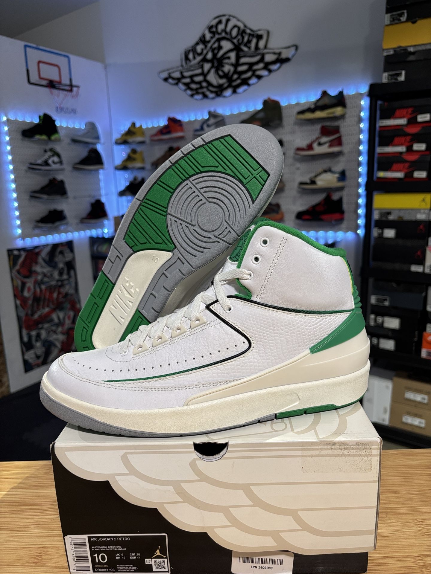 AIR JORDAN 2 RETRO “LUCKY GREEN” SIZE 11