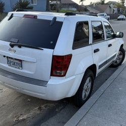 White 2006 Jeep Cherokee Laredo 
