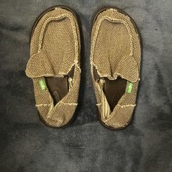 Child Sanuk size 11c