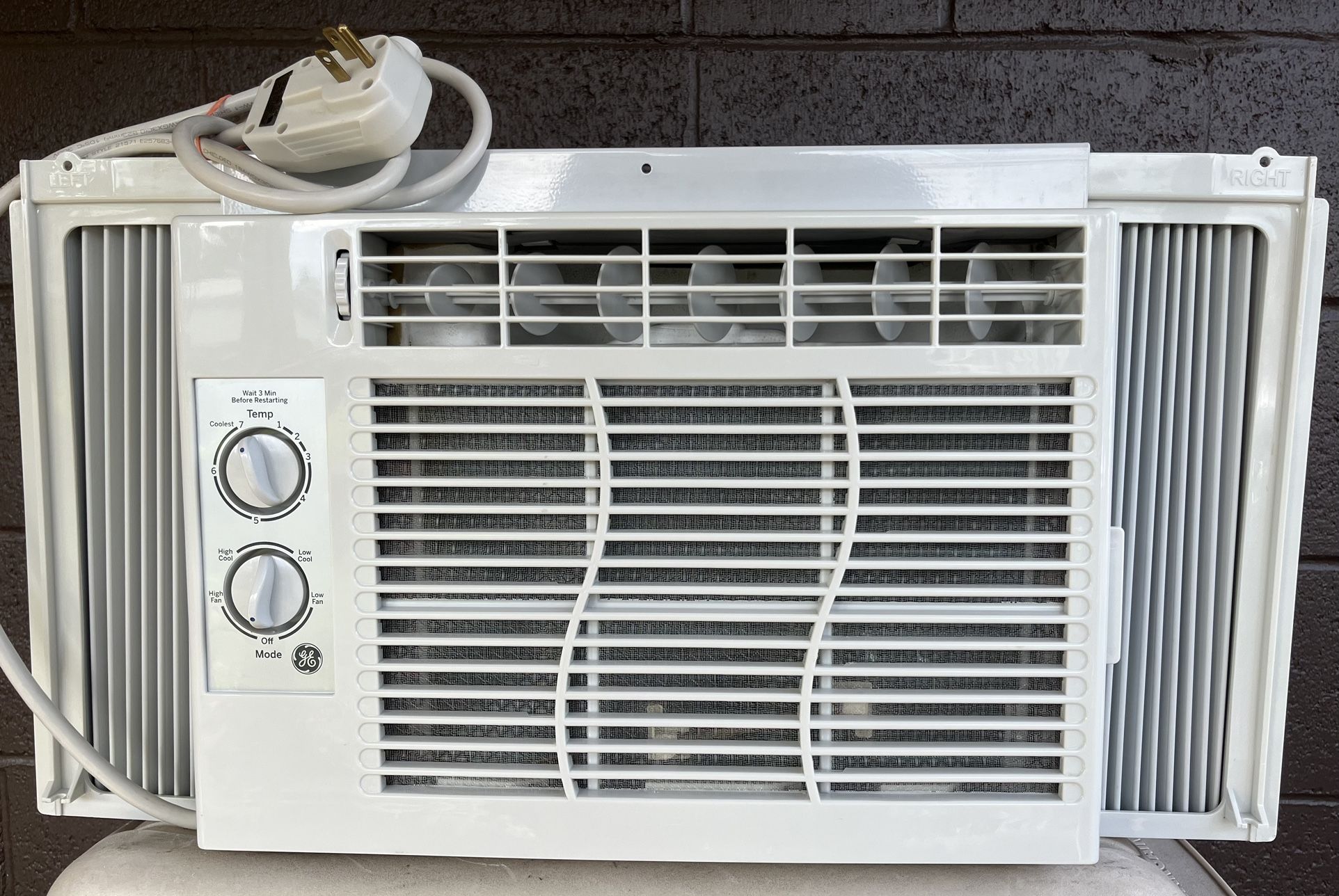 GE 5050 BTU Air Conditioner. Unit Is Clean, Quiet, Economical And Runs Great.