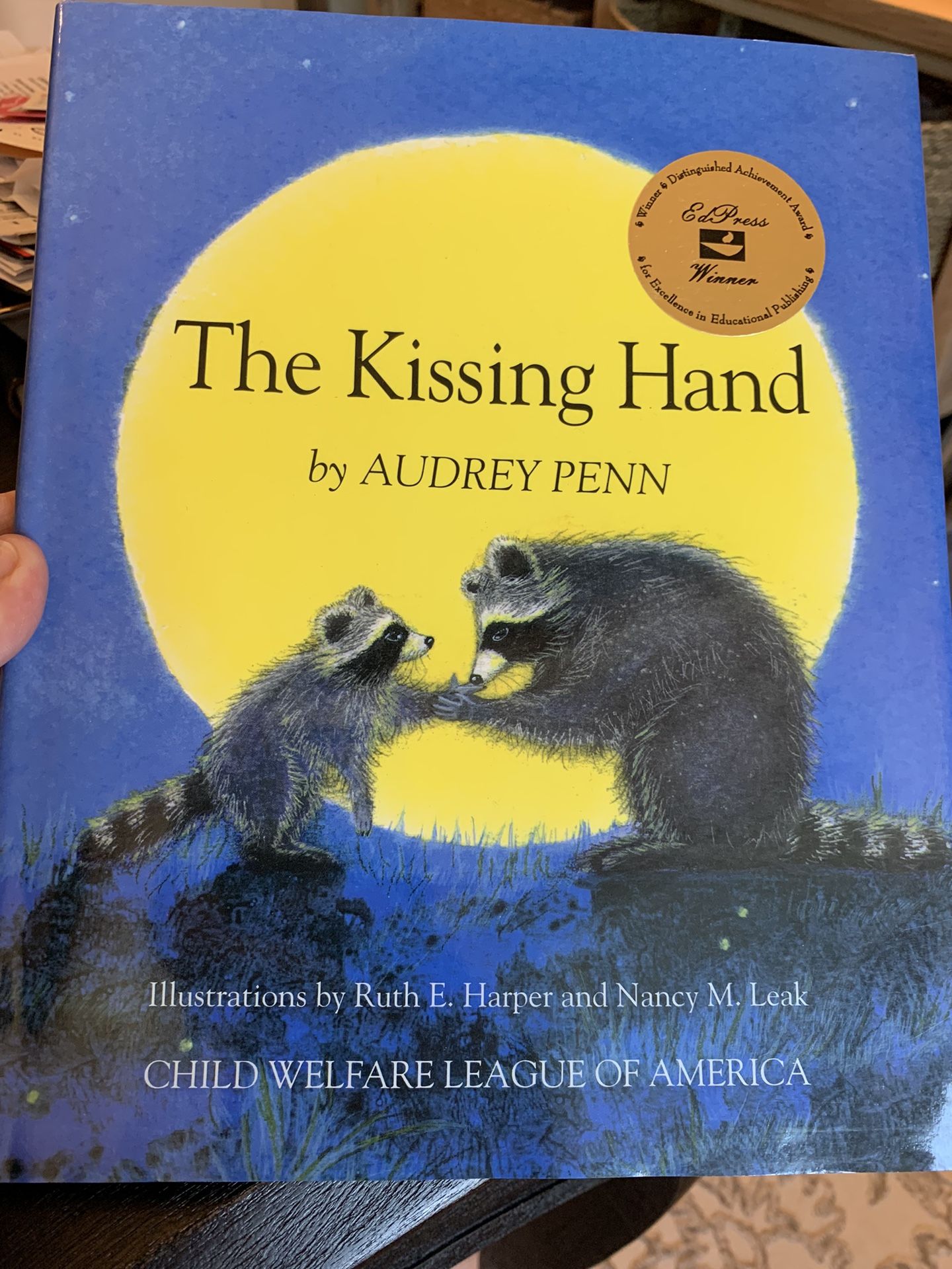 New! “The Kissing Hand” book by Audrey Penn Ed Press Winner 0-87868-585-5