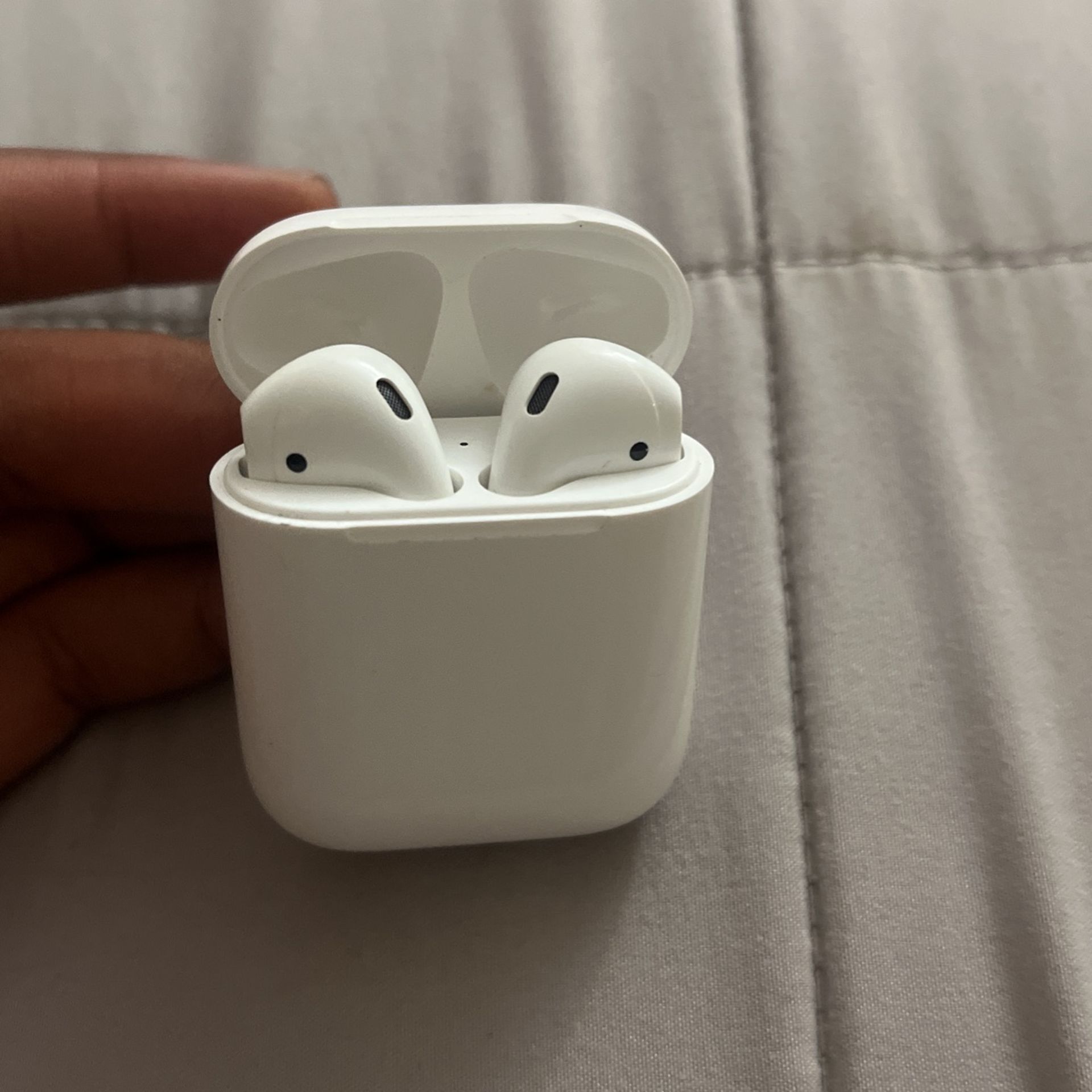 Airpods (2nd Gen)
