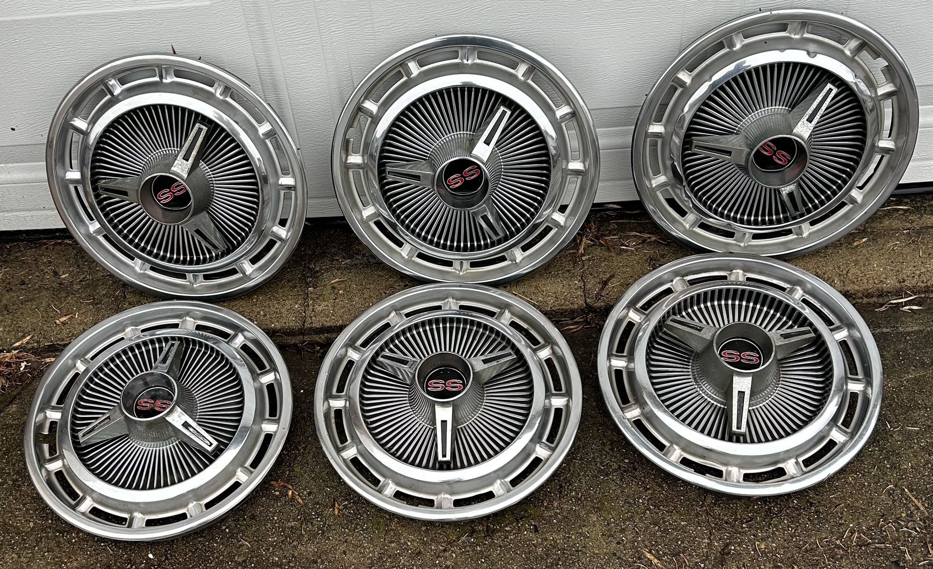 Chevy Super Sport Hubcaps