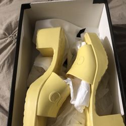 Gucci Women Size 6