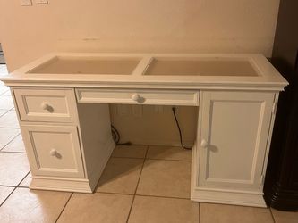 Student desk with rolling chair