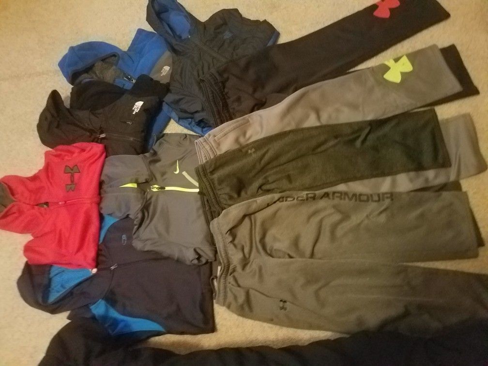 3 jackets nortface M 2 large pants 2 medium y 3 hoodie