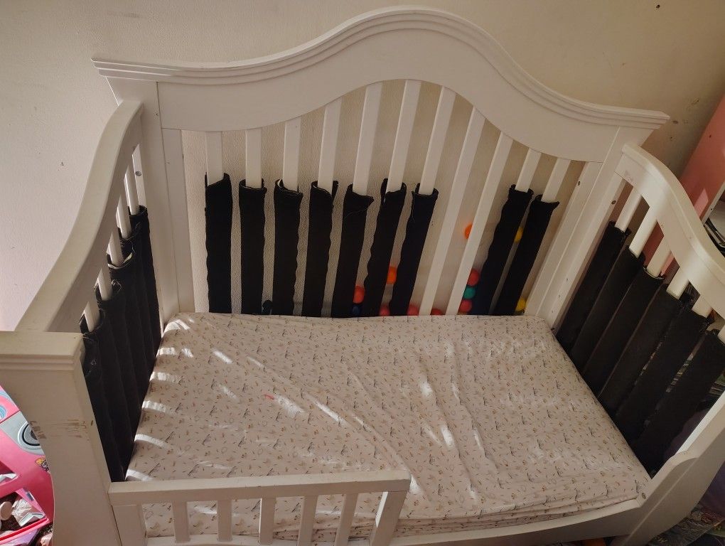 Crib/Toddler Bed free Pick Up Only