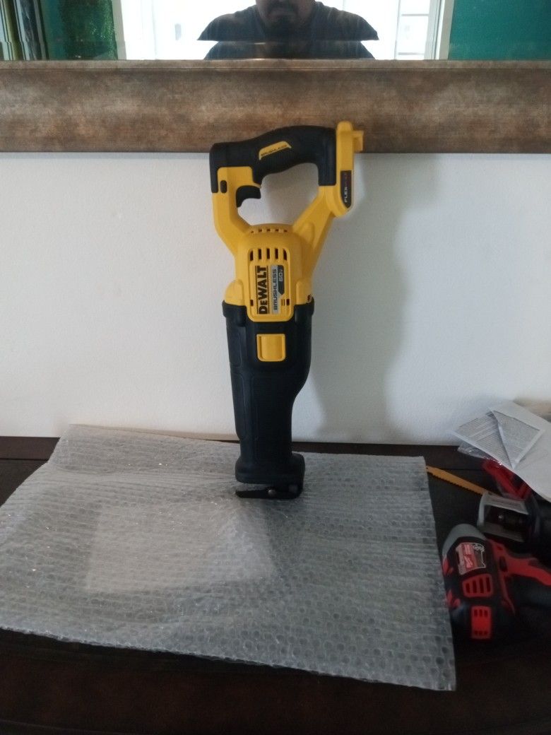 DeWalt. 60 V. New Flexvolt. Sawzall. W/ Blade