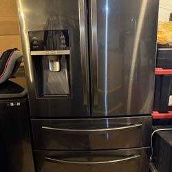 Samsung Refrigerator (black stainless steel)