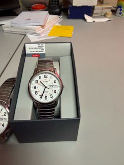 2 - Timex Easy Reader Men’s 30m Silver Watch