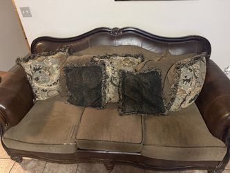 5 PIECE SOFA SET AND COFFEE TABLE
