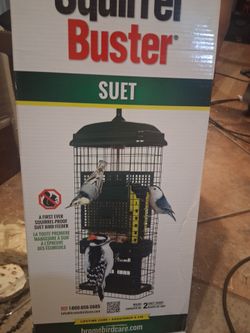 Squirrel proof bird feeder $60 brand new