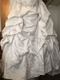 David Bridals: Beautiful Wedding Dress White With Beading , Even Have The Stapless Bra/ Corset To Go With It- Only Wore For Few Hours