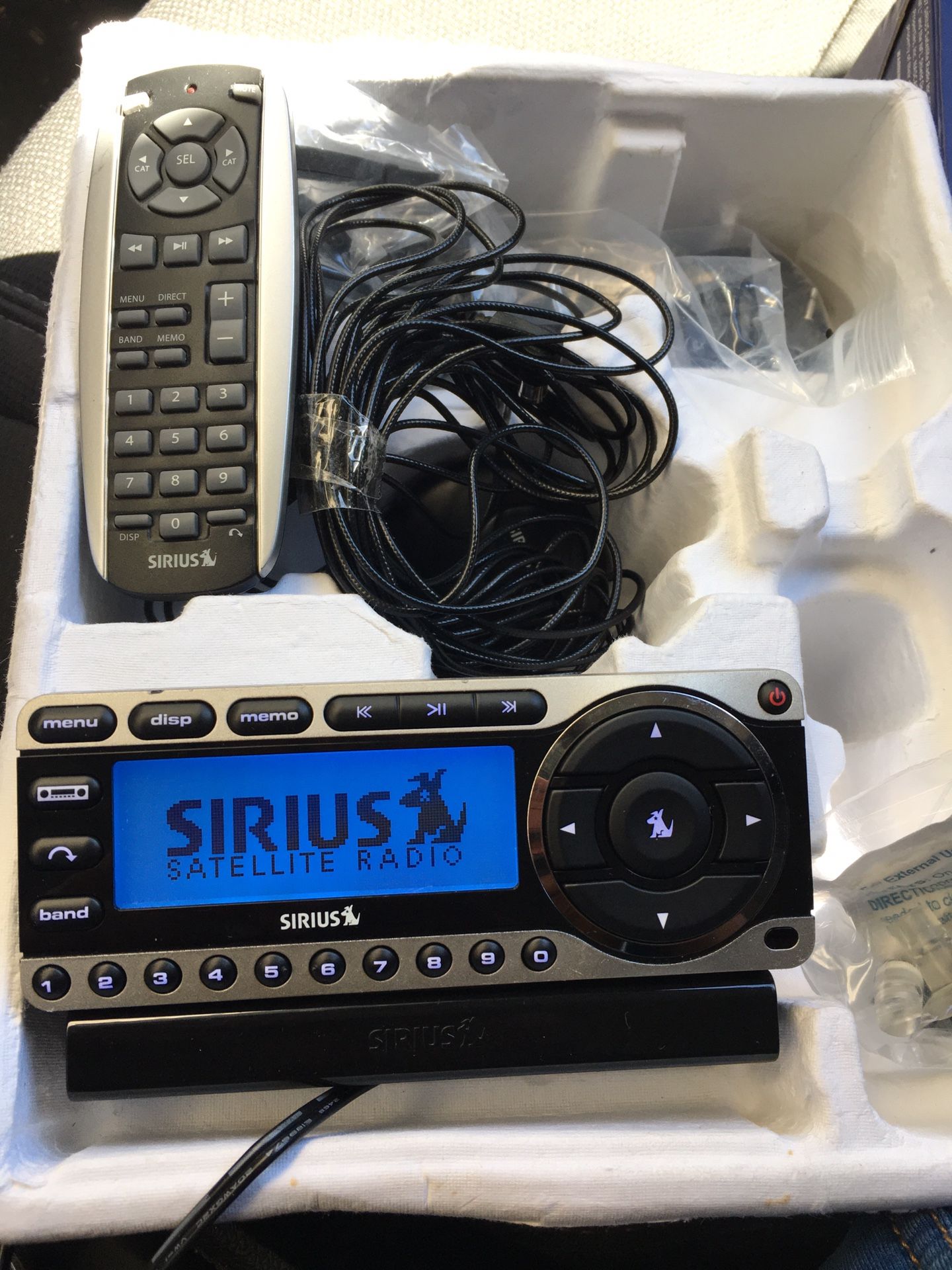 SIRIUS ST4 satellite radio With Remote And Accessories