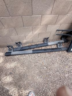 Dodge Ram 1500 quad side steps.