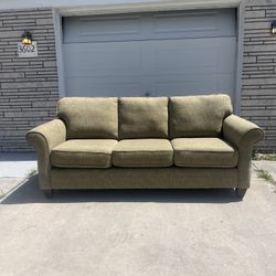 NEW QUALITY CRAFTMASTER SOFA (FREE DELIVERY)