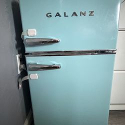 Mini fridge and freezer
