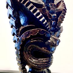 Original Hawaiian hard wood sculpture Hawaiian God in excellent vintage condition  H10.5xW4.5xD4 inch Lbs 1.9 Item# 425 Lbs 1.9