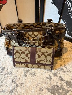 Vintage Coach Purse with Matching Wallet Serial G06W-10245