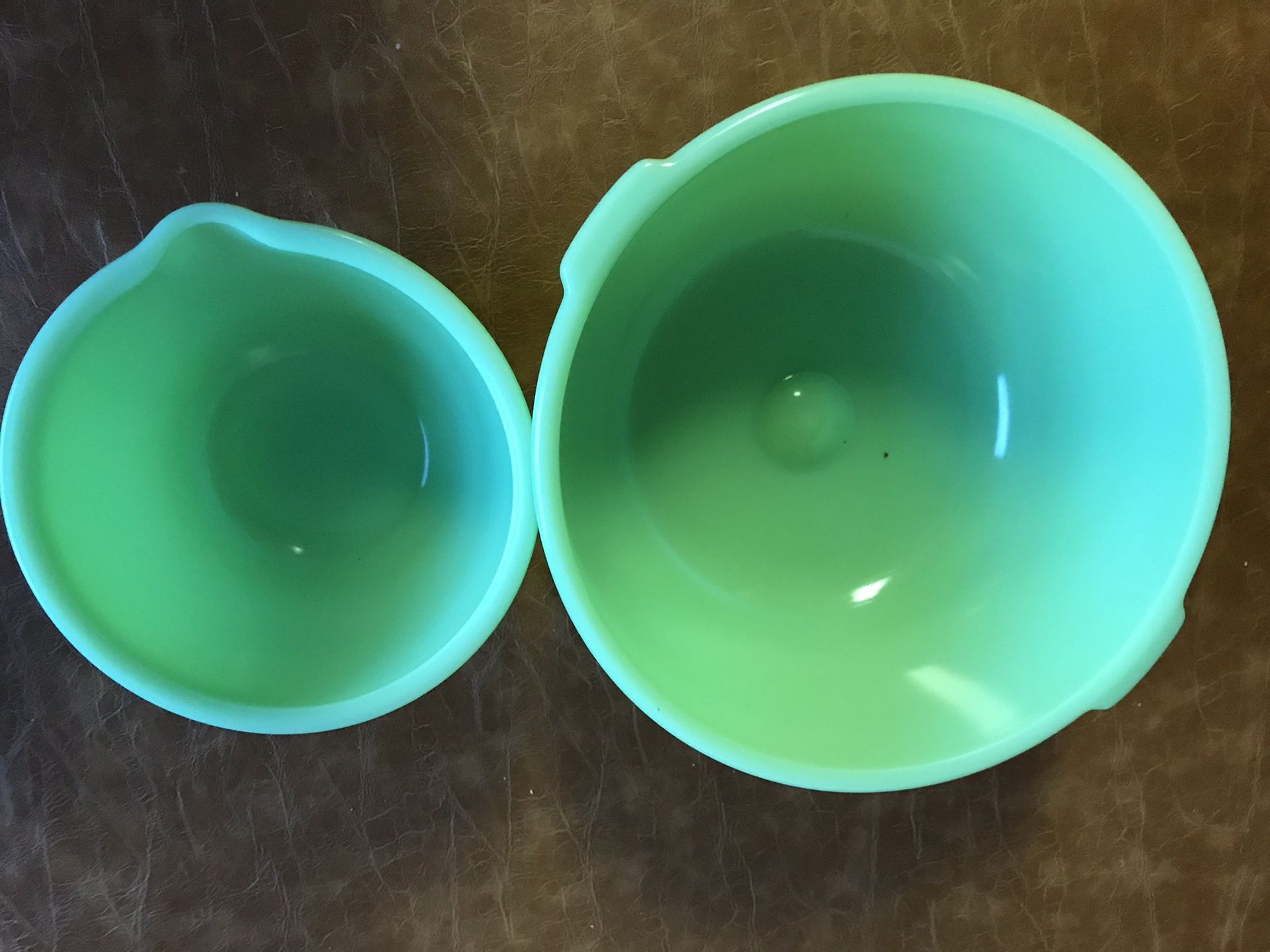 Jadeite #11 Mixing or Batter Bowl with Pour Spout-Uranium - Ruby Lane