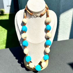 🦋 Pretty vintage turquoise blue & cream Kukui nut & wooden beaded necklace