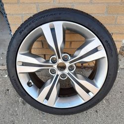 Hyundai Veloster Wheel with Tire