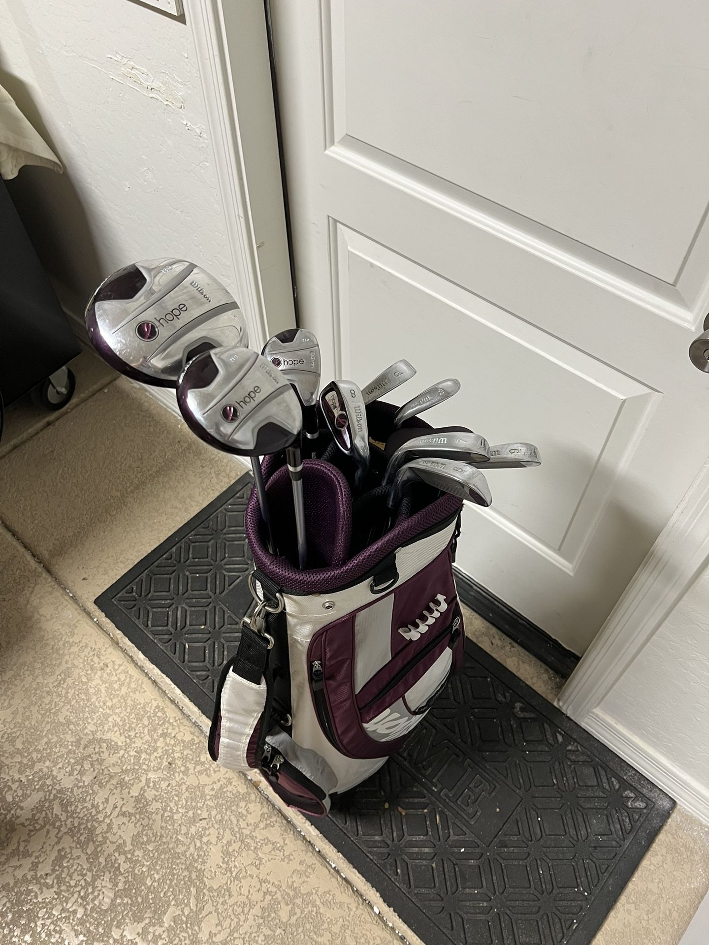 Wilson Golf Clubs (Ladies, Breast Cancer Edition)