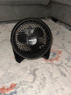 Honeywell TurboForce Desk Fan (HT-900) – Like New