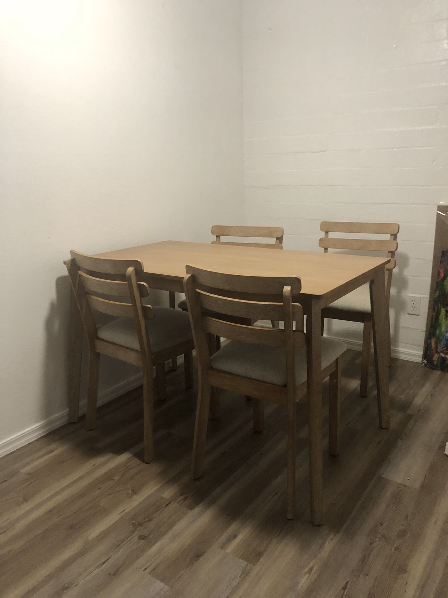 Dinning Table 