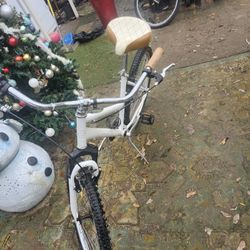 BIKE BEACH CROZER  HUFFY 26INCH SHIMANO 7SPEED NEW TIRES AND TUBES EVERYTHING IS GOOD CONDITION 