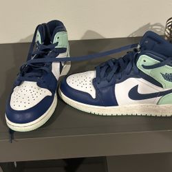 Air Jordan 1 MID Size 6Y