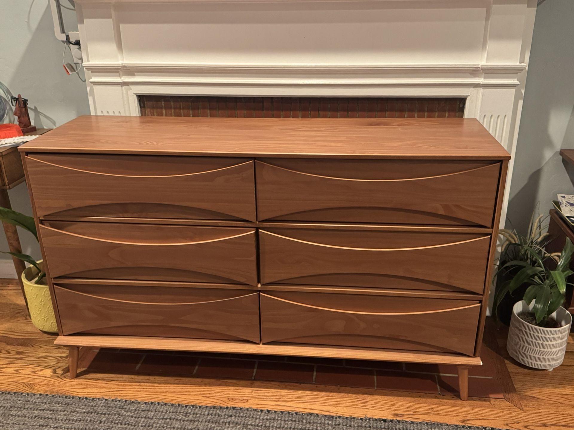 Dresser - 6 drawer ( Mid century modern)