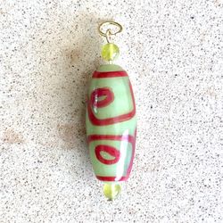 🫒 Pretty, green and red glass beaded pendant