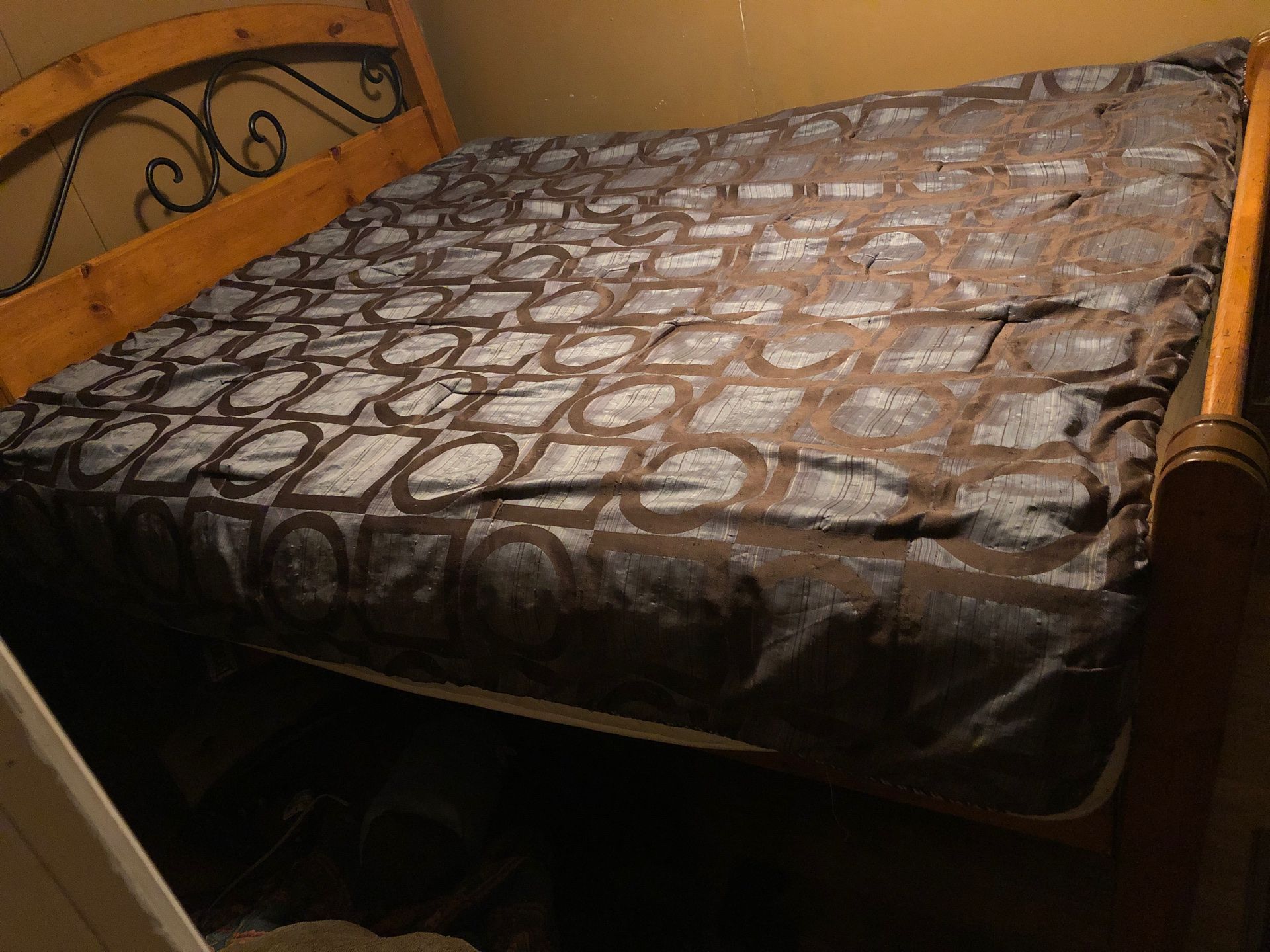 KING SIZE MATTRESS WITH BED FRAME