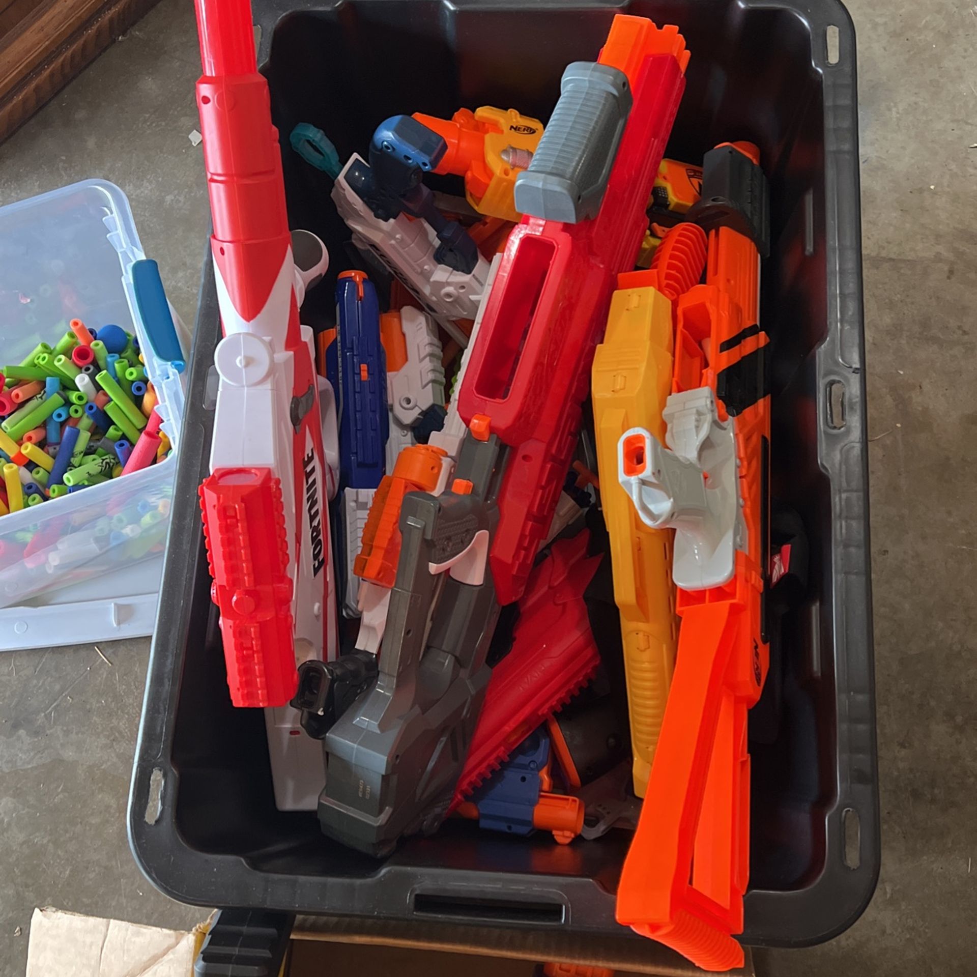 NERF GUNS!!