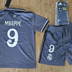 2024 real madrid away Mbappe #9 kit set kids and adults sizes

Comes with jersey, short and socks 

Kids size:
5/6 years old #22
6/8 years old #24
8/1