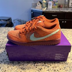 Size 8.5 - Nike Dunk SB Low Mystic Red SKU DV5429-601 Brand New