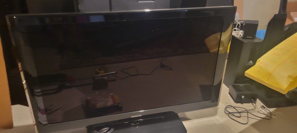 Samsung Large TV Excellent Condition 