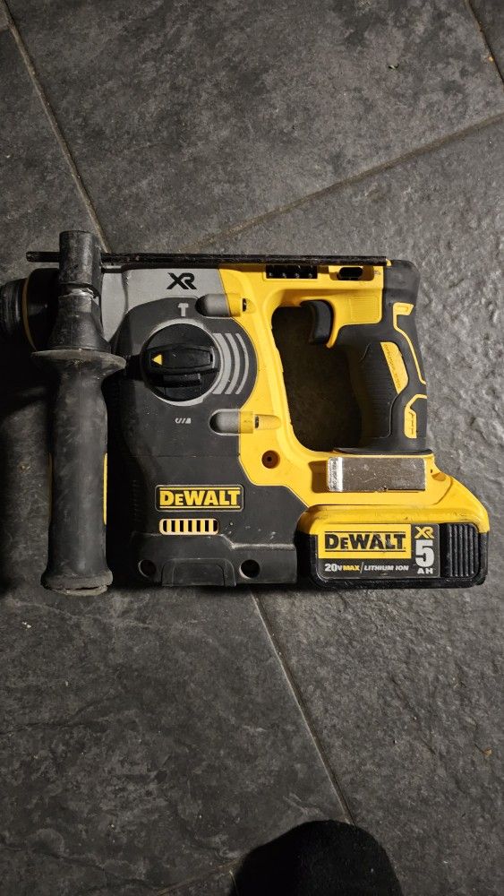 Dewalt 20v Hammer Drill  Comes With Battery 