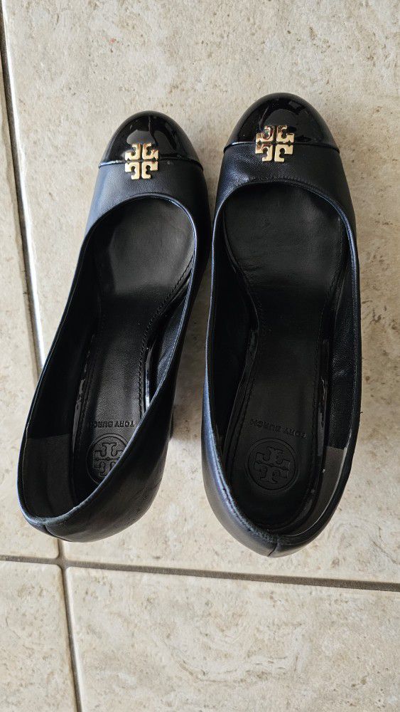 Leather Tory Burch wedge

Size 7