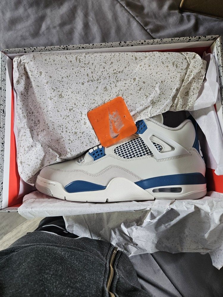 Jordan 4 Military Blue Size 10.5m