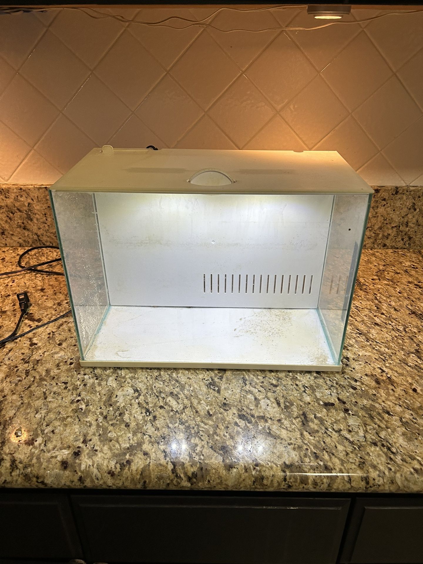 5 Gallon Micro Freshwater/ Saltwater Tank With Built In Lights 