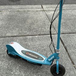 Razor Power Core E100 Electric Scooter for Kids Ages 8+ - 100w Hub Motor, 8" Pneumatic Tire, Up to 11 mph and 60 min Ride Time, for Riders up to 120 l
