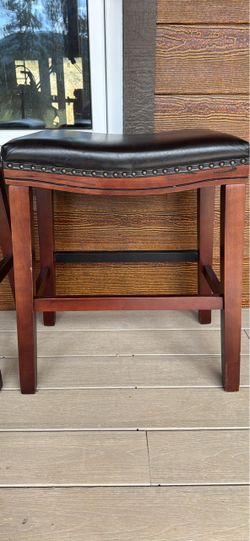 Wood Bar Stool with Leather Seat