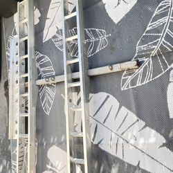 Dual dirtbike hitch carrier