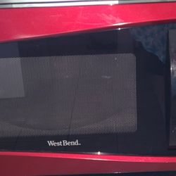 Westbend 900 Watts Microwave Oven