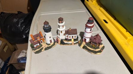 lighthouse and house figures