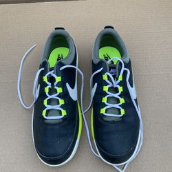 Nike Youth Golf Shoes Size 6